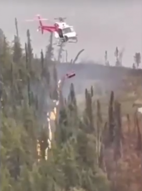 Provocando incendios desde helicóptero Provocando incendios desde helicóptero